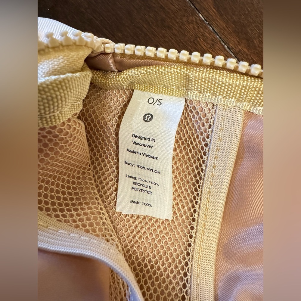NWOT Lululemon everywhere belt bag 1L - Picture 11 of 15
